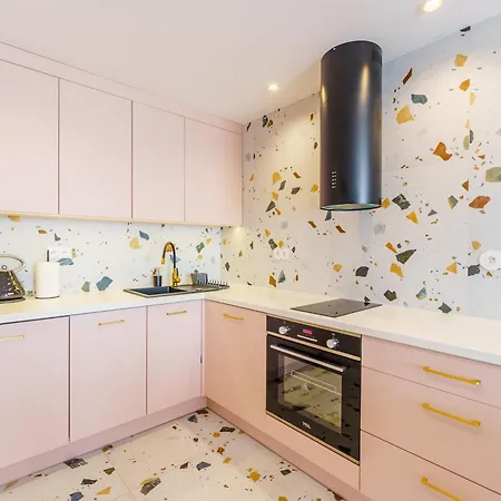 Westin House 303 아파트호텔 3*